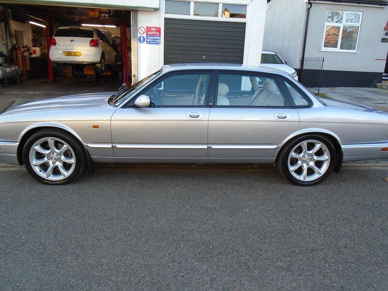 JAGUAR XJR