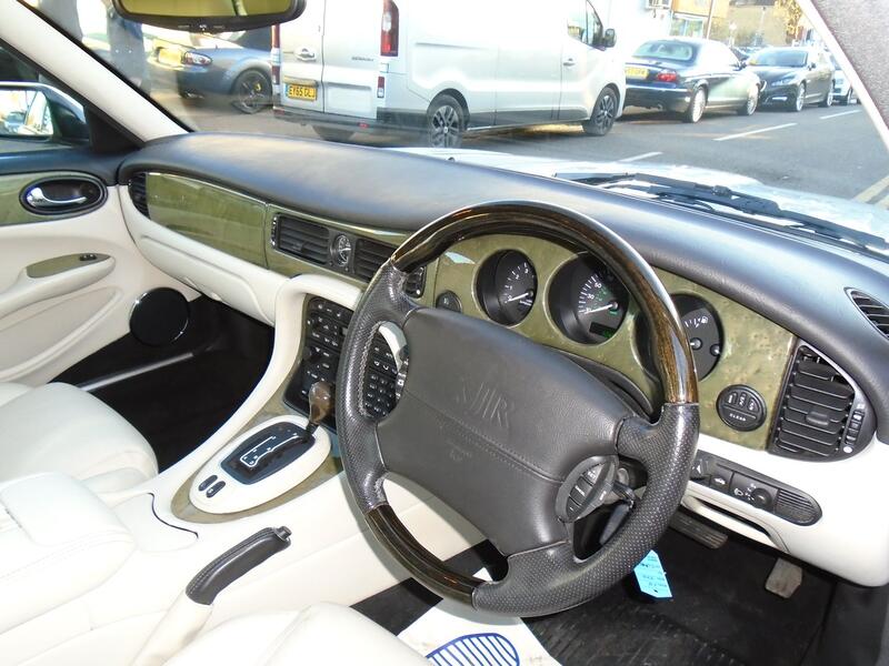 JAGUAR XJR