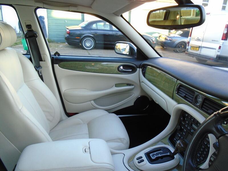 JAGUAR XJR