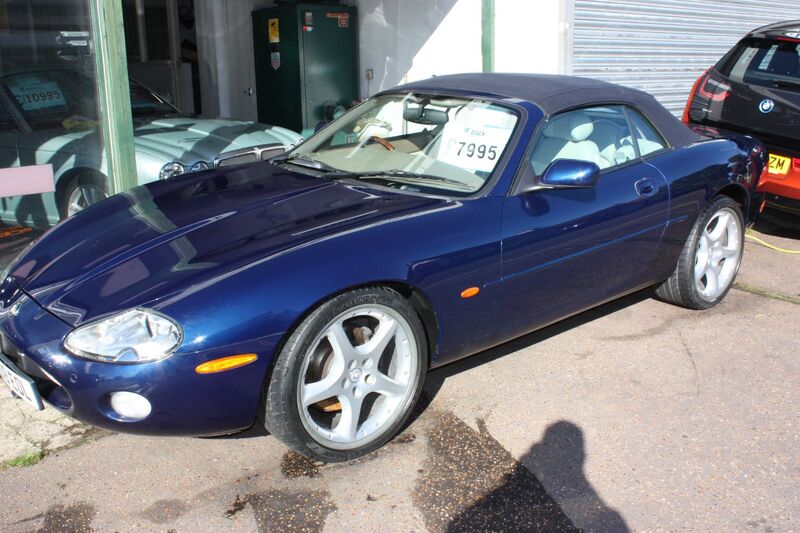 View JAGUAR XK8 CONVERTIBLE